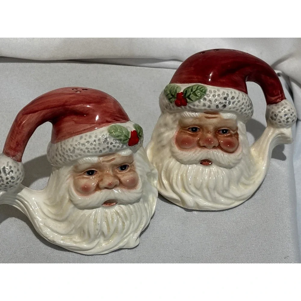Vintage 1997 Ceramic Santa Claus Salt and Pepper Shaker Set Christmas Retro